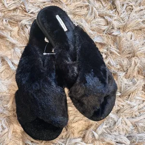 Flora Nikrooz Victoria Criss Cross Slipper in Black  S10005