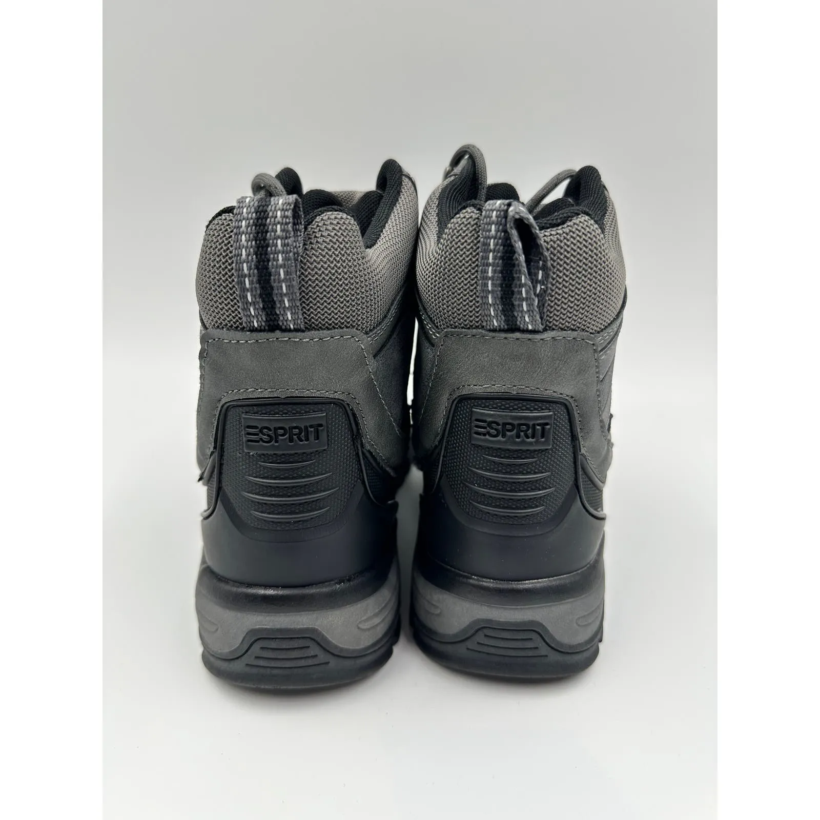Women's Size 6, Ultra High Top Gray & Black Hikers w/ Rugged Toe Cap & Heel Cover