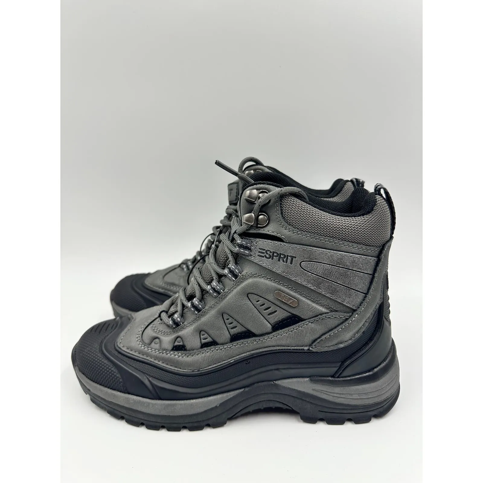 Women's Size 6, Ultra High Top Gray & Black Hikers w/ Rugged Toe Cap & Heel Cover